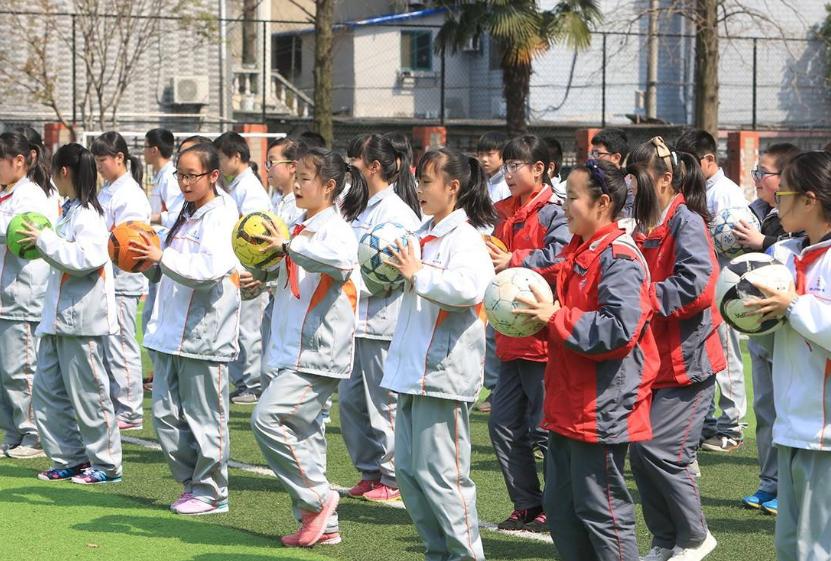 体育老师跑步有多快,体考1千米跑步的技巧