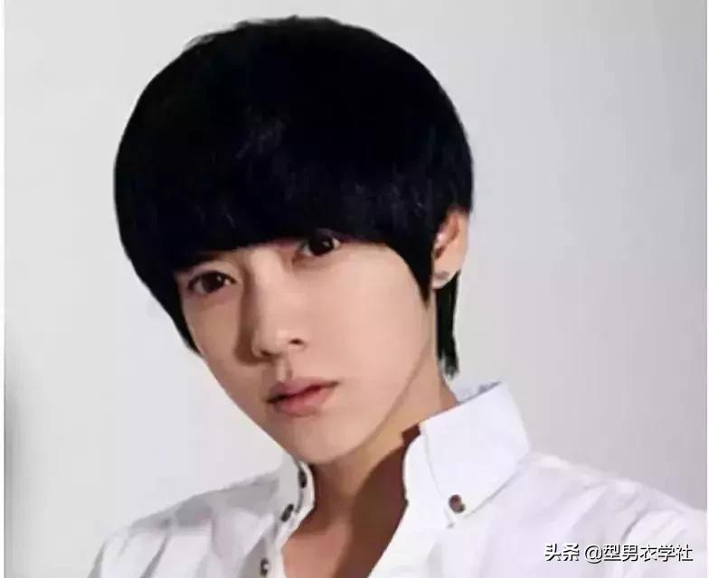 男生头发烫了之后什么发型合适,男生发型偏左还是右合适