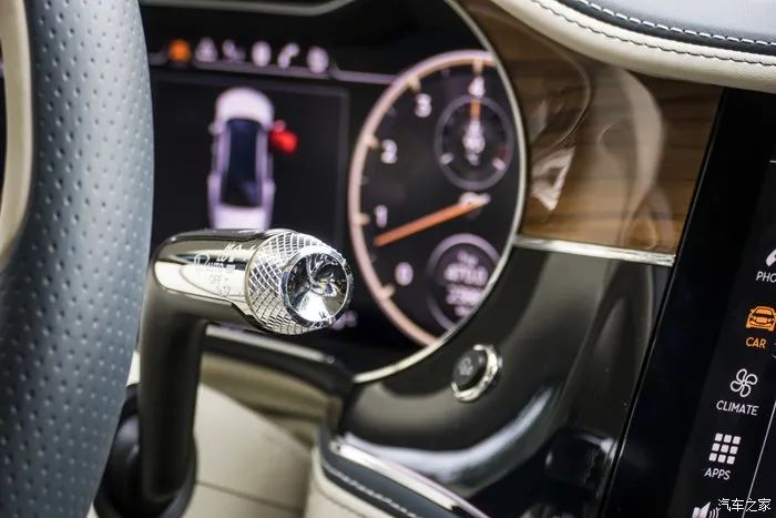 宾利飞驰对比迈巴赫s480气场,宾利飞驰街拍气场霸气视频