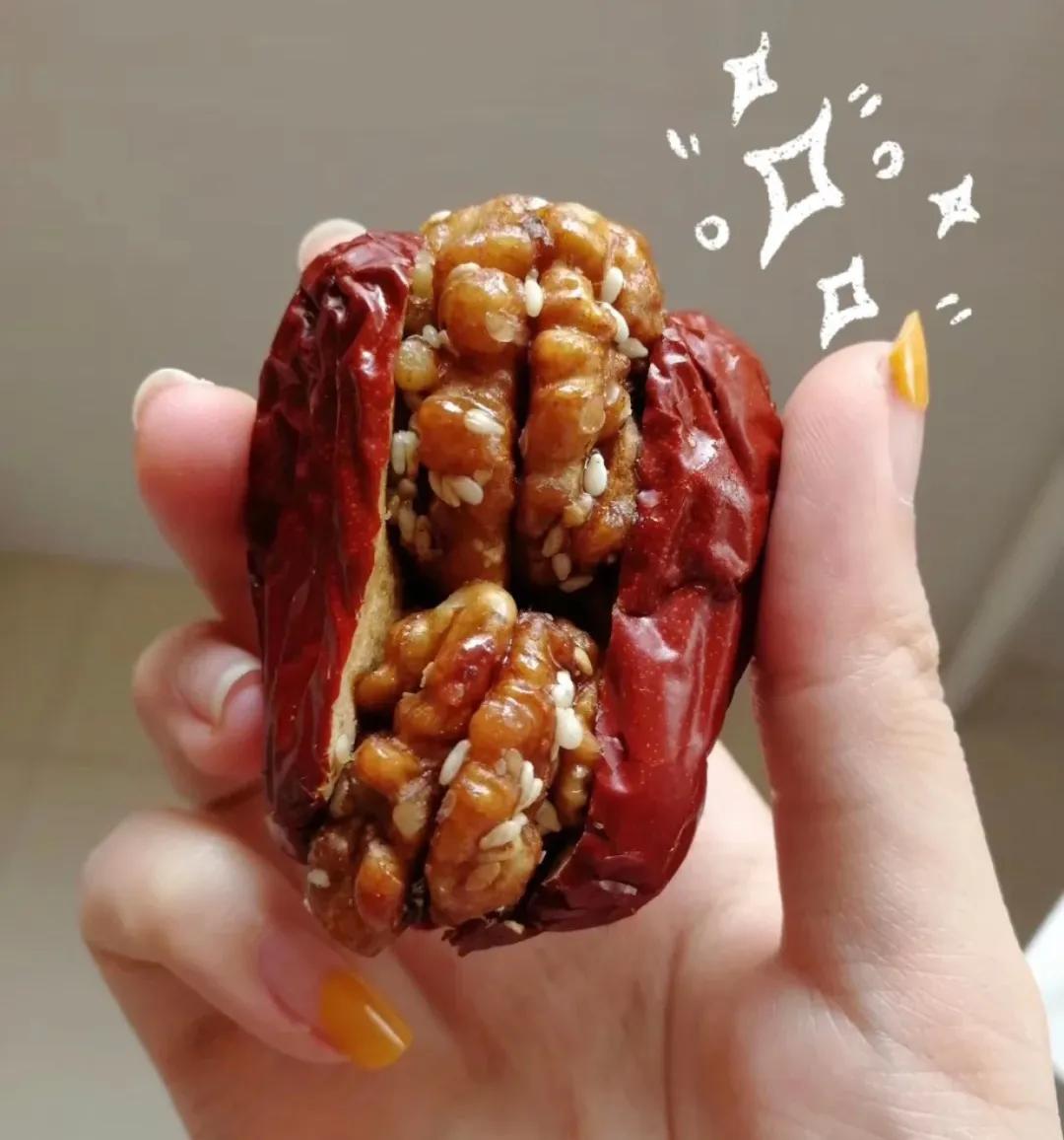 我突袭了同事的包包和办公桌,竟然扒出了这么多秘密