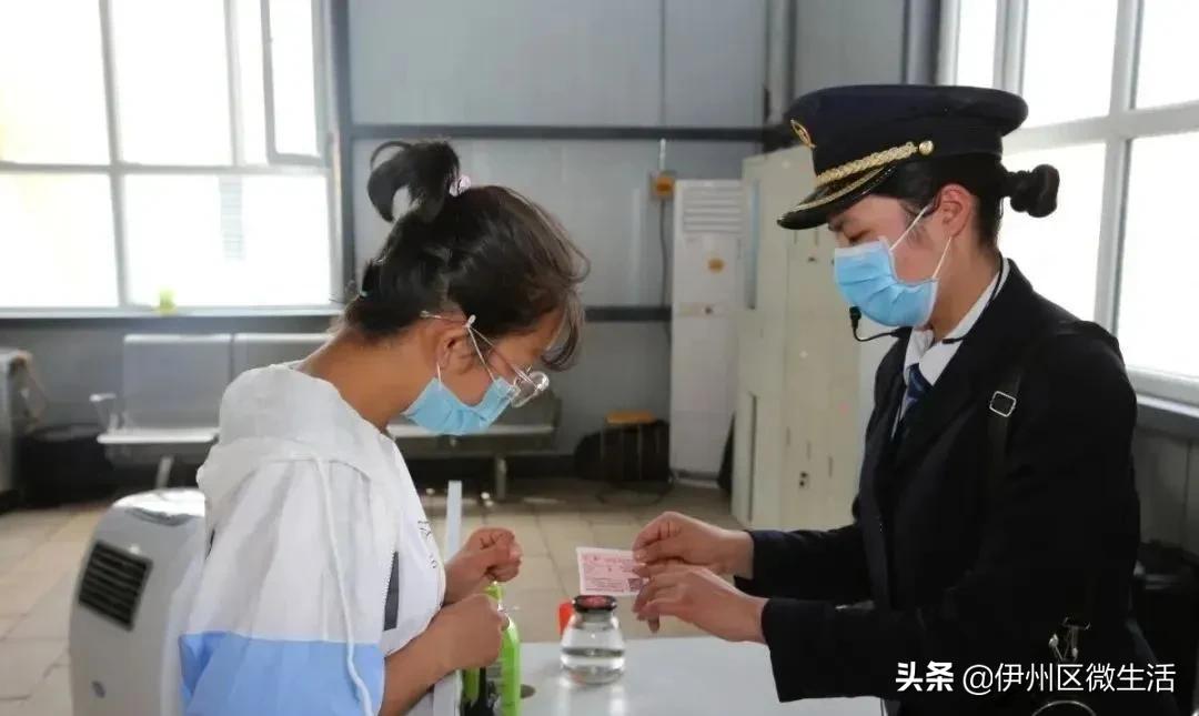 *疆新**巴楚站即将换“新颜”，临时候车厅、售票厅现启用