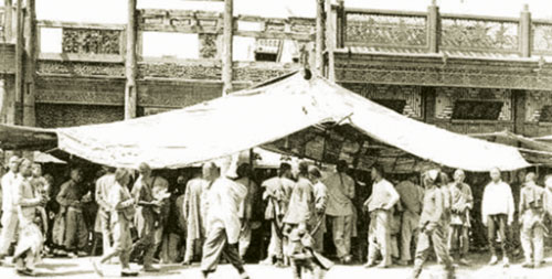 北京街头再现老掉牙骗术,老北京天桥耍耗子