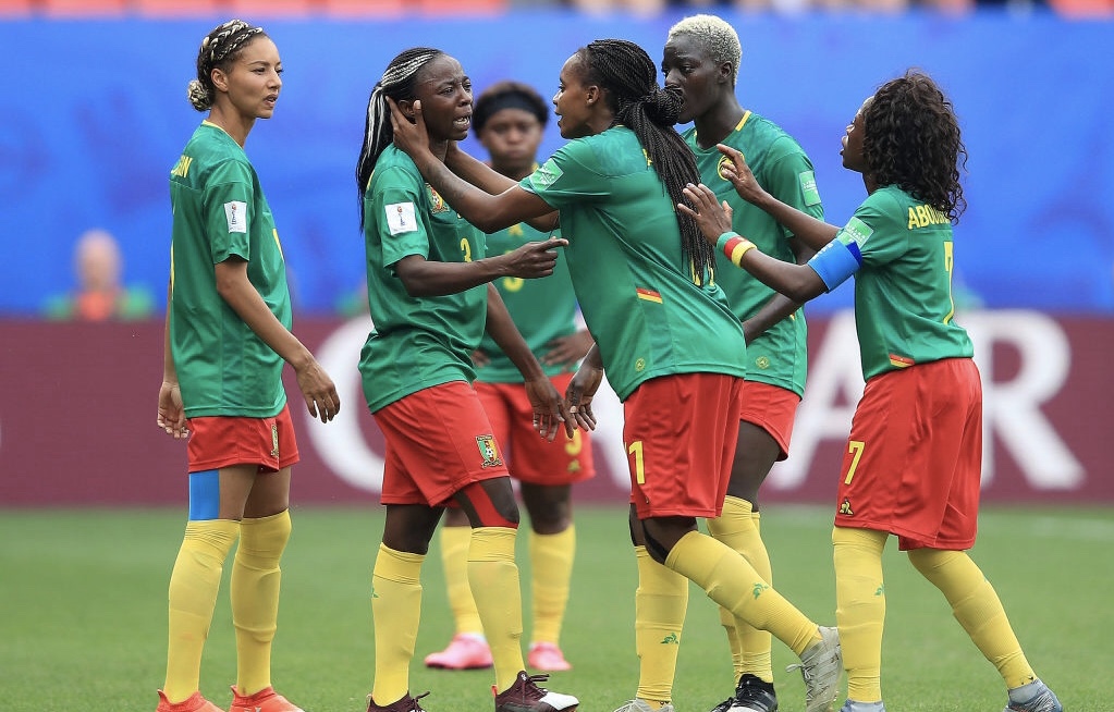 女足世界杯丑陋一幕！非洲弱旅输不起，推中国裁判+朝对手吐口水