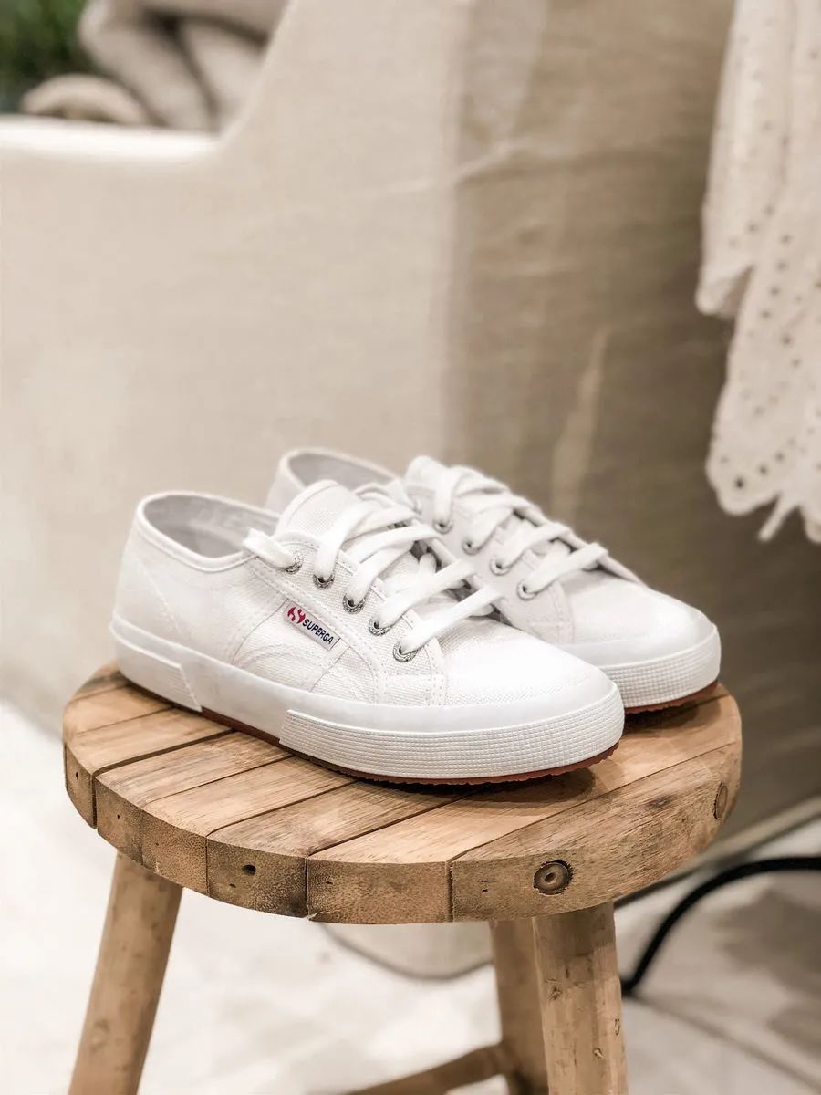 又好看又百搭的小白鞋,那些超好看的又百搭的小白鞋