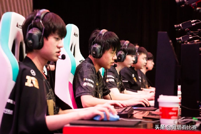 外网热议rng胜fnc,fnc落败rng后怎么处理