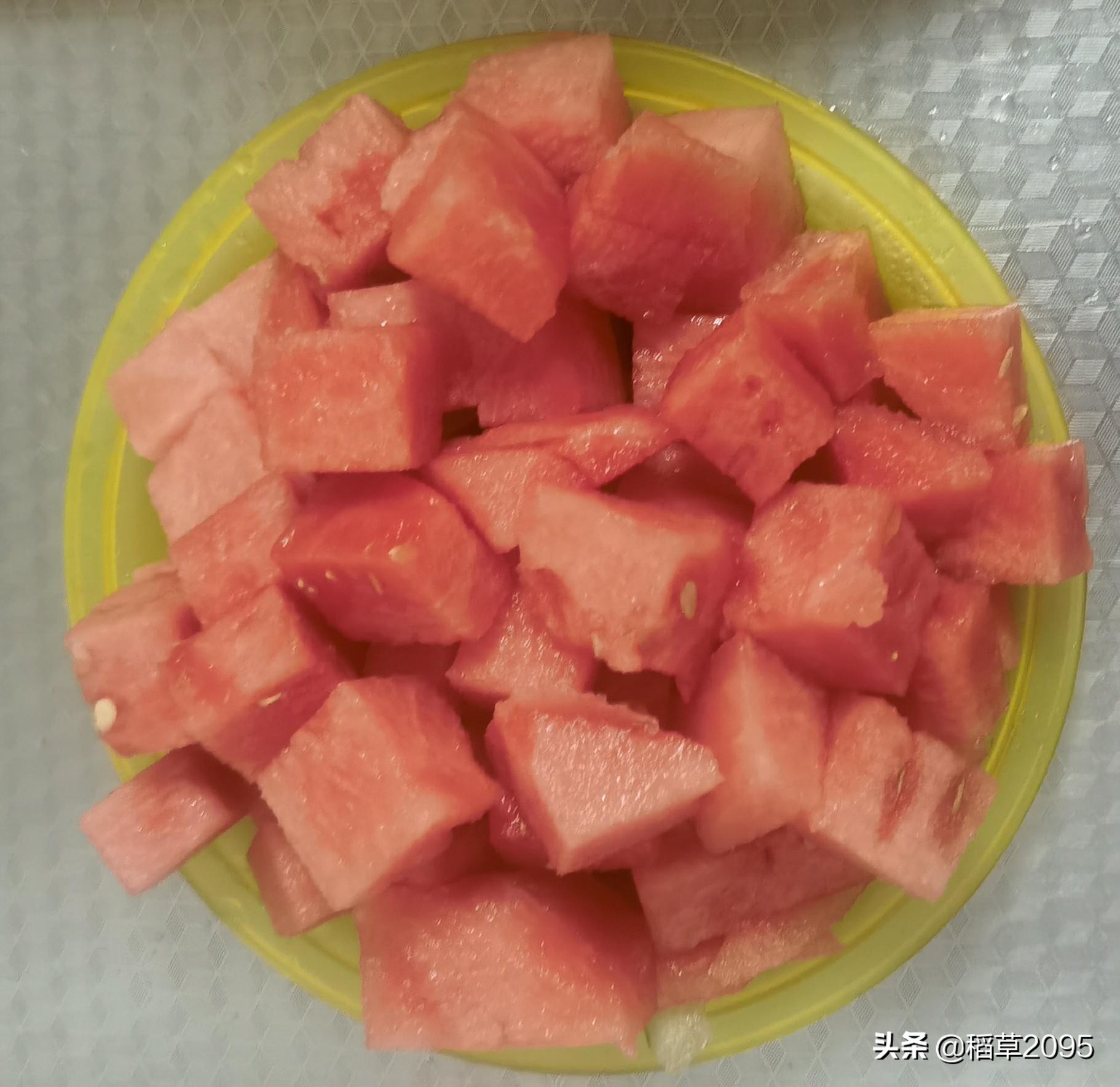 吃西瓜我是认真的更是专注的,吃瓜的最佳挑瓜方法