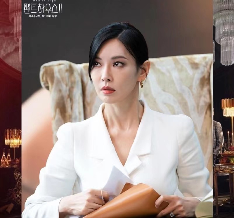 看了《顶楼2》，又发现一个“疯批美人”衣品开挂，每套都超想要