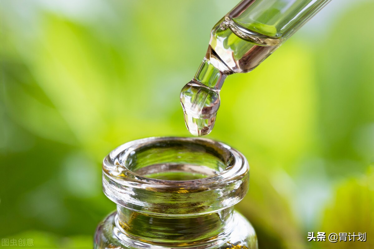 面霜和精华哪个效果好一点,面霜和面部精华的区别在哪