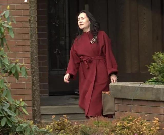 英国女王戴胸针,英国女王佩戴的胸针