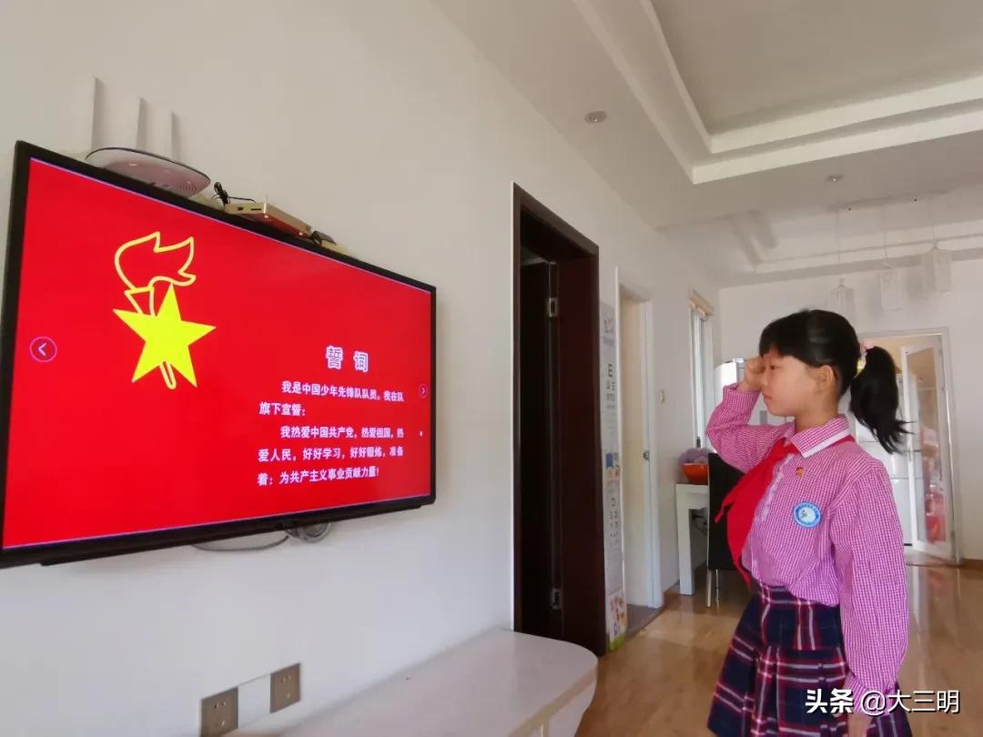 荣誉升旗手丨二年,6班刘昕妤