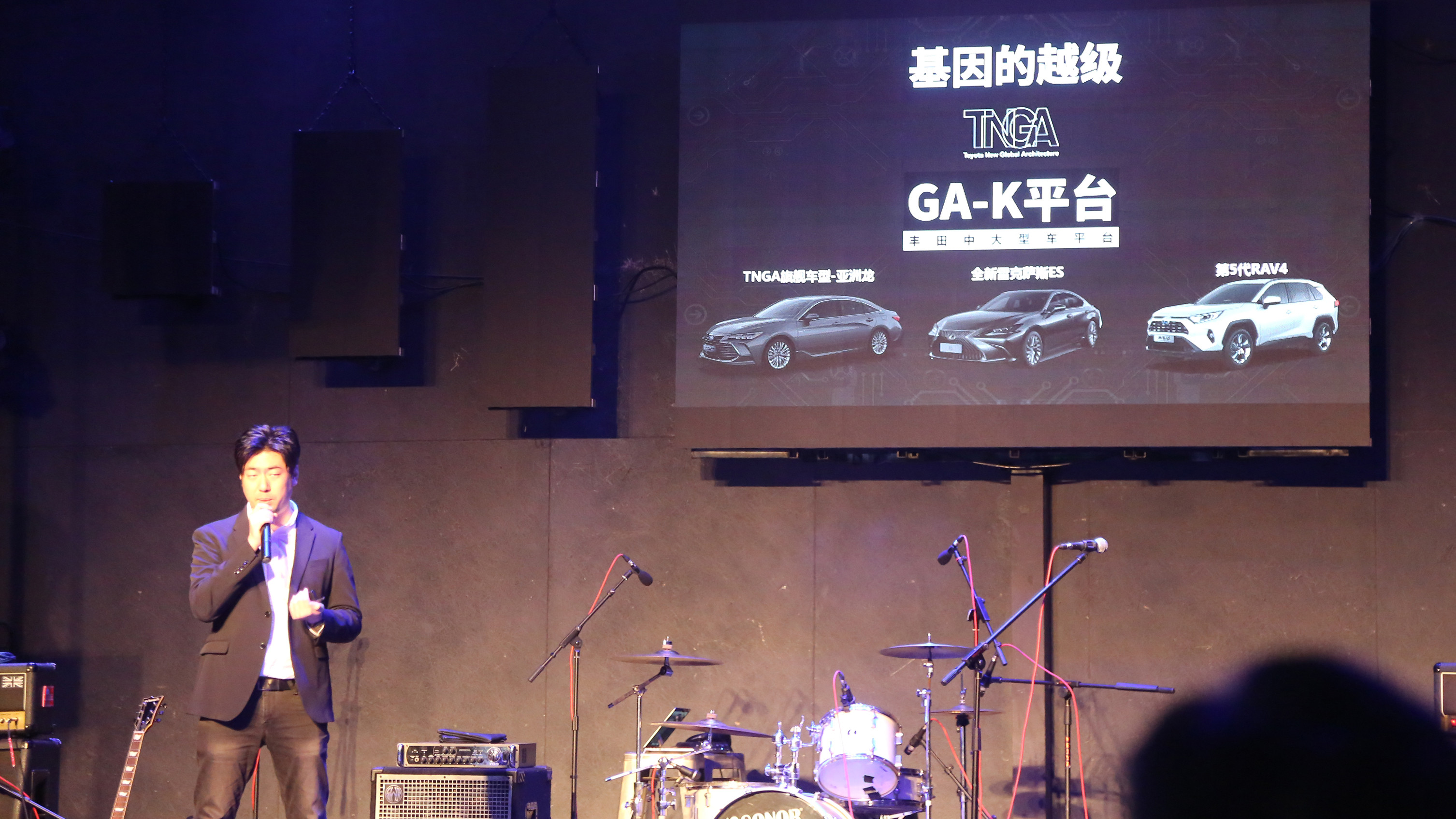 丰田rav4荣放越野版国产,全新一代丰田rav4居然这么惊艳