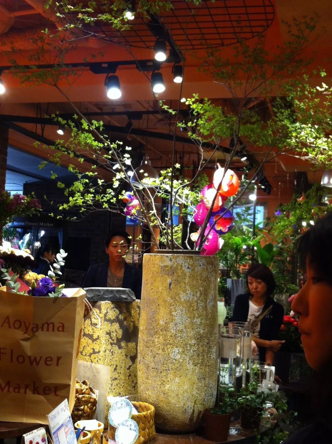 开在茶铺里的花店,开在花店里的咖啡店