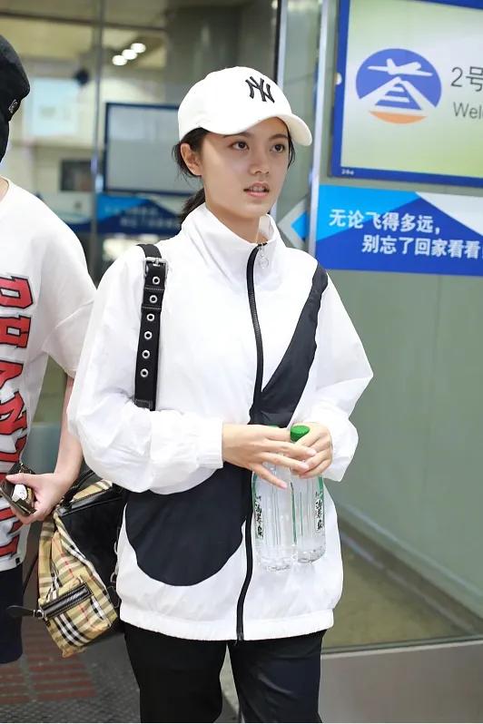 赵今麦穿搭秋冬裤子,赵今麦黑裤子穿搭