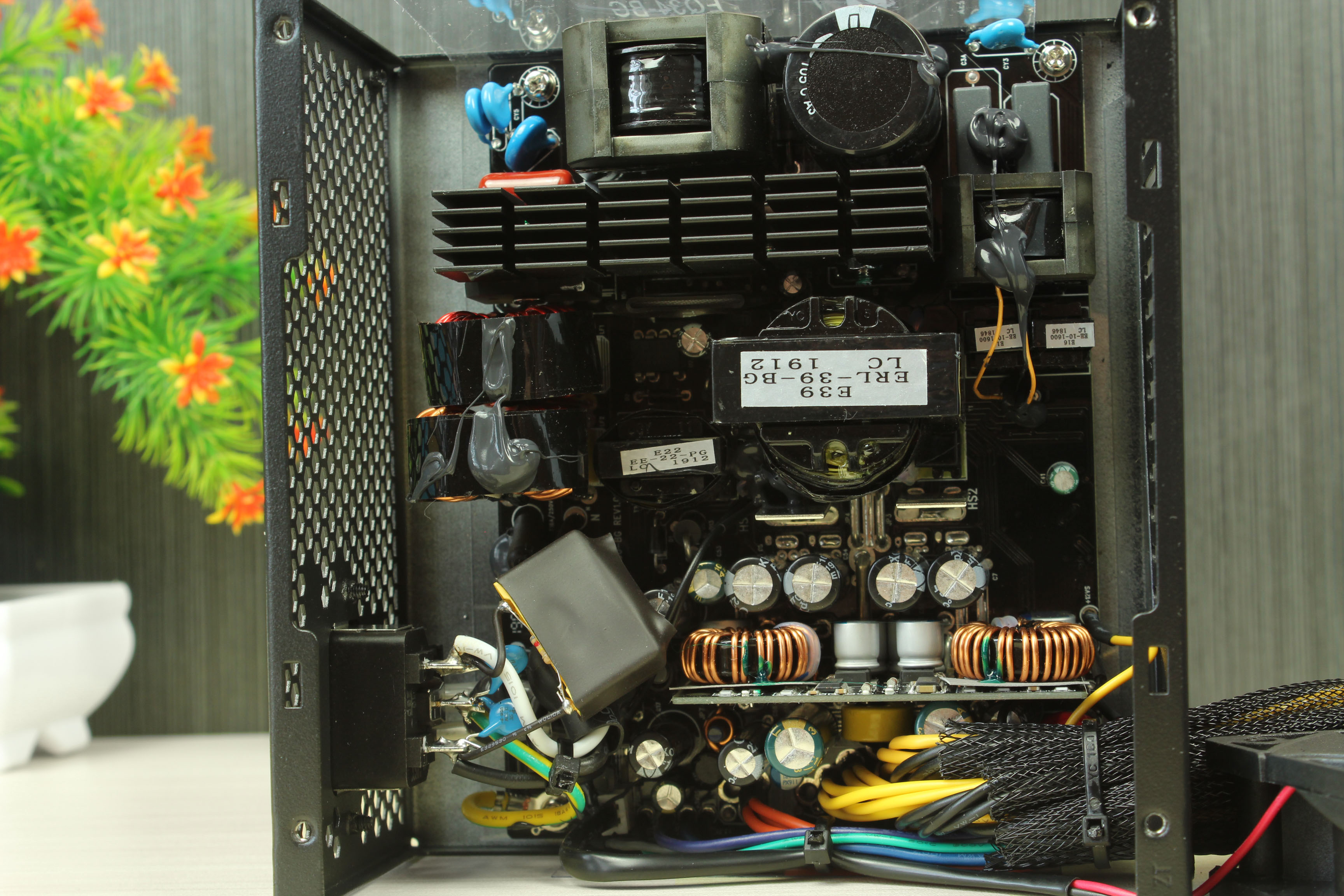 鑫谷gp700p黑金版和白金版的区别,鑫谷gp700p和原版区别