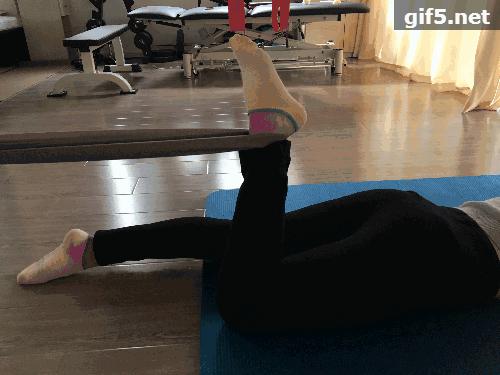 造成膝盖后侧疼痛的2个重要原因，和6组简单的康复训练