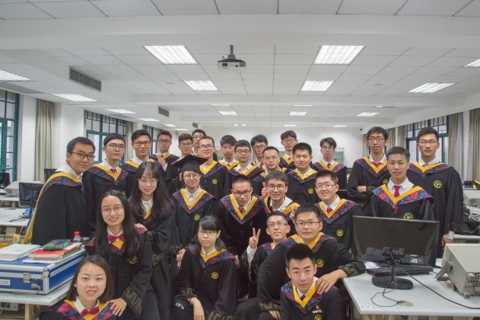 浙大学霸凌晨学习,浙大学霸自习