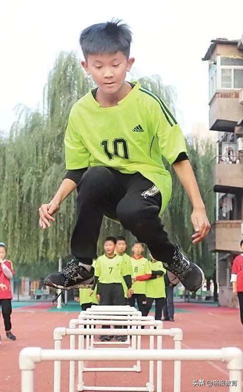 金杯闪闪，洛阳老城实验小学的体育特色很“哇塞”