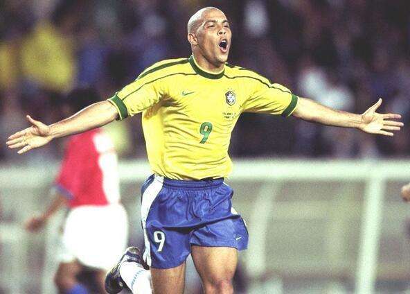 罗纳尔多钟摆过人动图,罗纳尔多钟摆式过人的原理