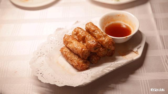 这店，客人提行李箱去吃