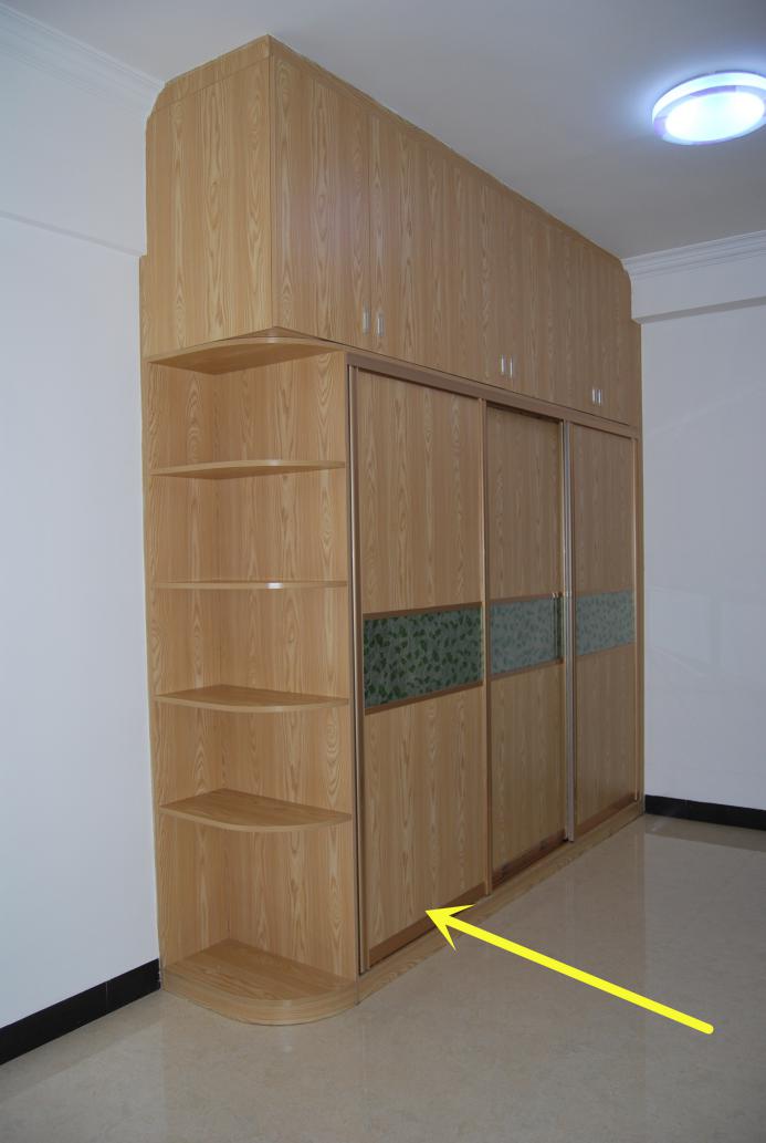 不锈钢门套跟木踢脚线怎么收口,隐藏式踢脚线跟门套缝隙怎么收口