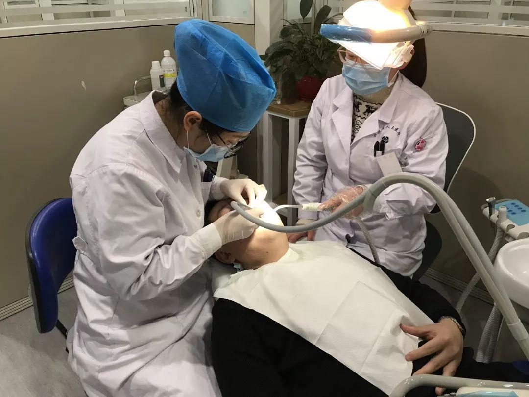 每年对牙齿清洁一次对牙齿有害吗,每年一次洗牙结石对牙有伤害吗