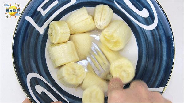 吃不完的烂香蕉怎么处理？做成无麸质香蕉蛋糕吧，大人小孩都爱吃
