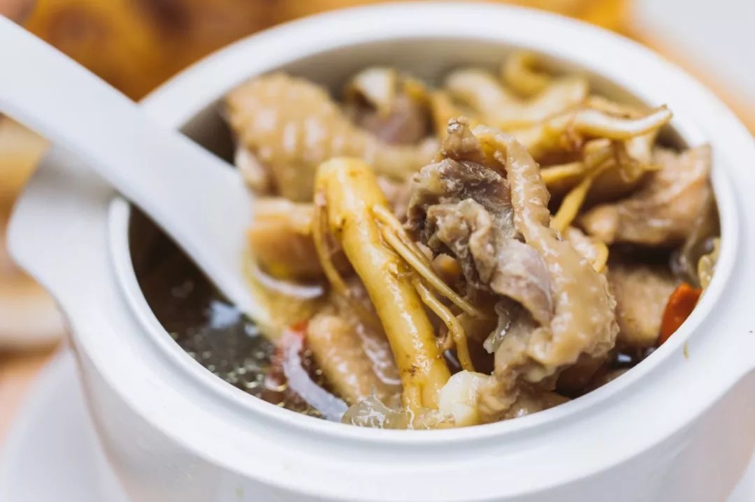 1碗炖品=1瓶神仙水！花式燕窝配送到家