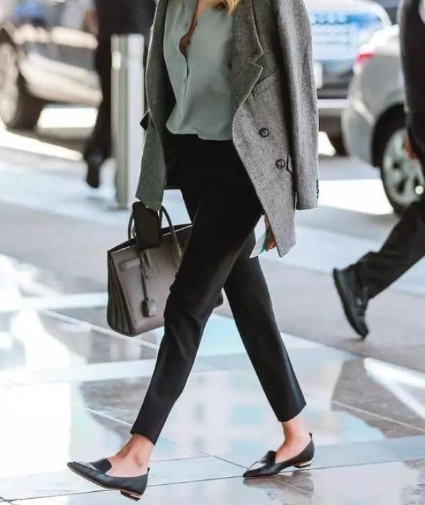 怎样去除黑裤子上的毛,裤子掉毛最好的解决办法