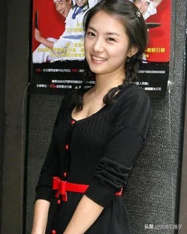 穿着婆婆裤子躺在公公腿上，《放羊的星星》女主刘荷娜被嘲了