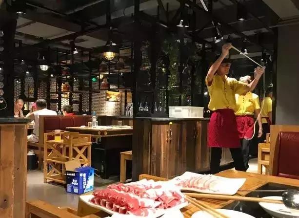 降温吃火锅是对冬天最起码的尊重,吃火锅是对冷天起码的尊重