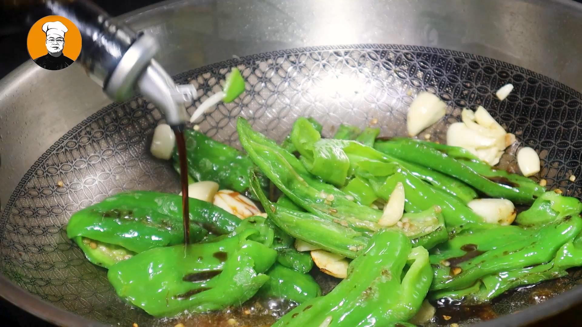 湖南特色菜擂椒炒皮蛋,湖南口味辣椒炒皮蛋下饭简直绝了