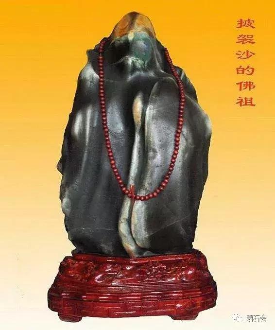 这些奇奇怪怪的奇石让人不忍直视,奇石每一件都是绝无仅有