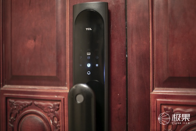 经常忘记自己锁门,智能门锁被锁定怎么解锁