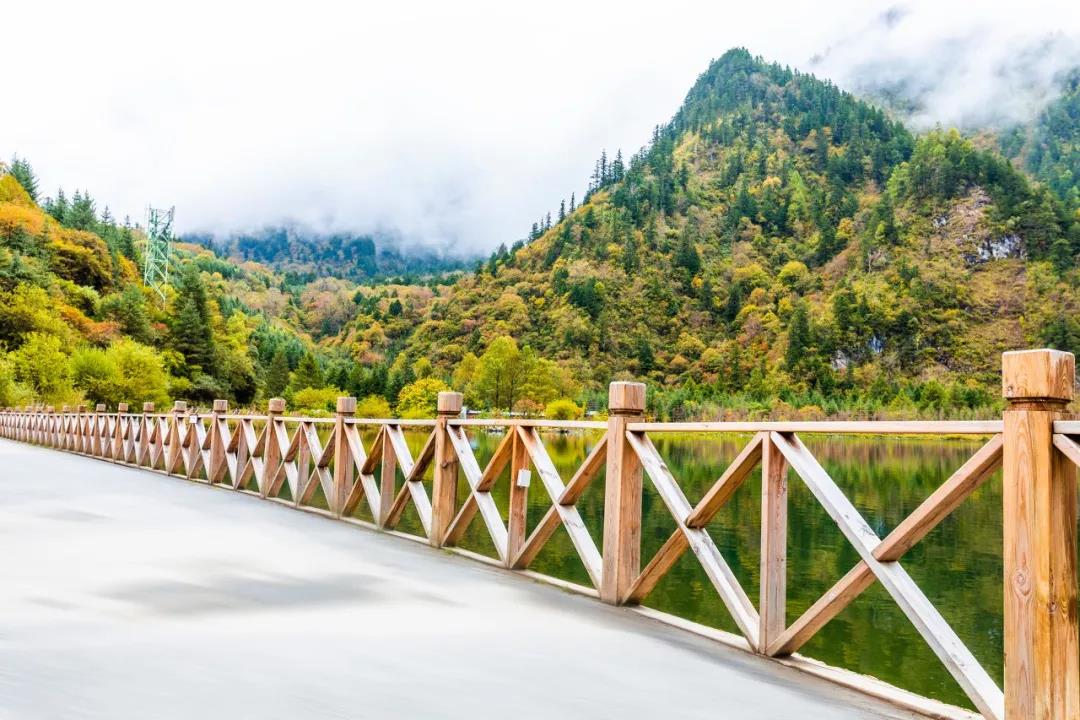 一个被上帝偏爱的地方,一个被上帝遗弃的城市