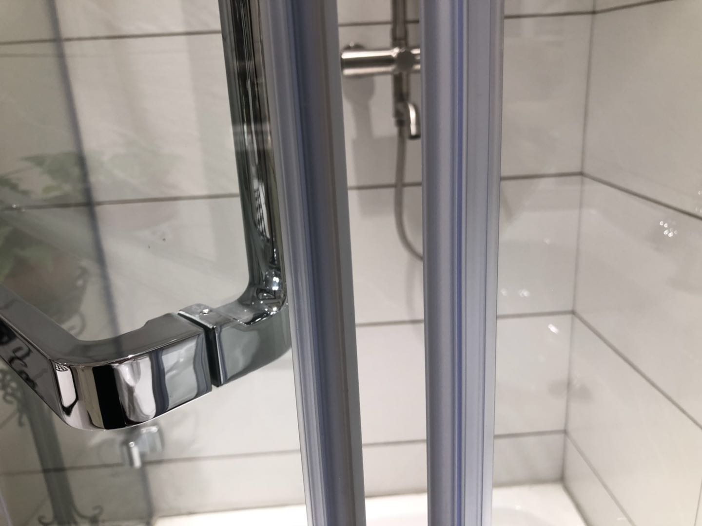 卫生间浴室柜马桶淋浴房搭配,卫生间淋浴房马桶洗手盆如何布置