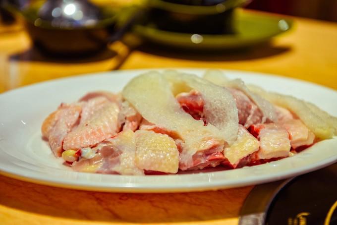 在三亚吃正宗的椰子鸡，不妨试试这两家（海南海岸行者旅行社）