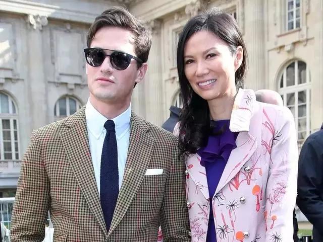 43岁的邓文迪,25岁的邓文迪