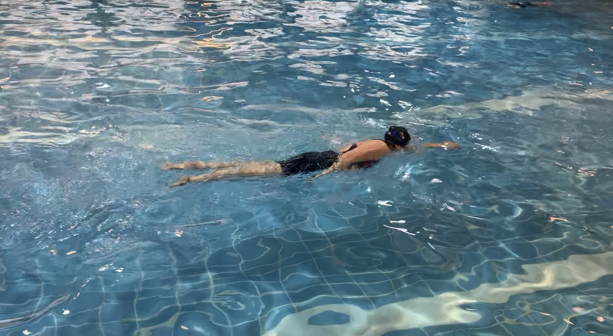 游泳移臂训练动作分解,自游泳怎么练习高肘抱水