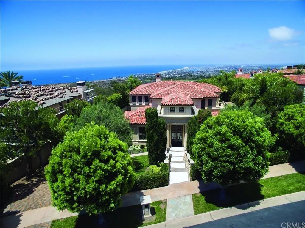 开车进故宫空姐被扒!溥仪都要买票,特朗普也须步行,你凭啥?