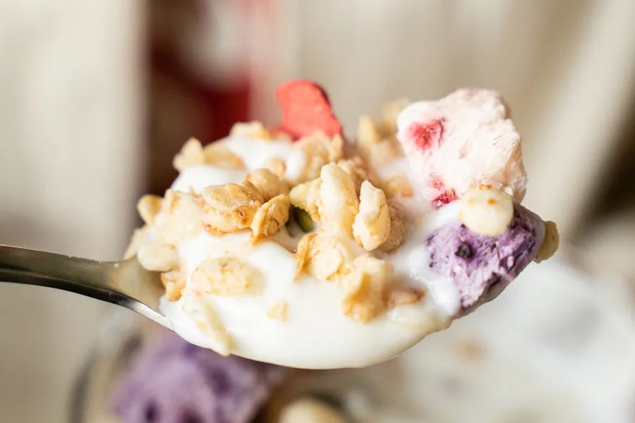 被薇娅直播间榨干零食预算后，写出了这篇测评报告（上）