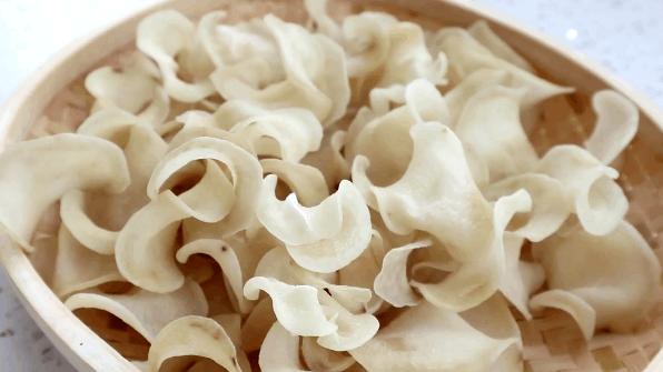 土豆怎么炸薯片简单又香脆,土豆薯片怎么炸才能又酥又脆