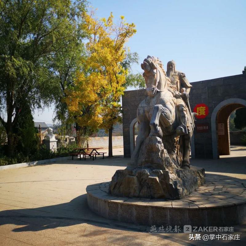 天路赏红叶自驾游古村落暨汽车特色农产品跨界行销活动顺利举行