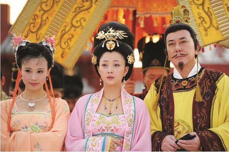 杨贵妃是被谁给杀死了的,杨贵妃被宠幸十一年没有子嗣