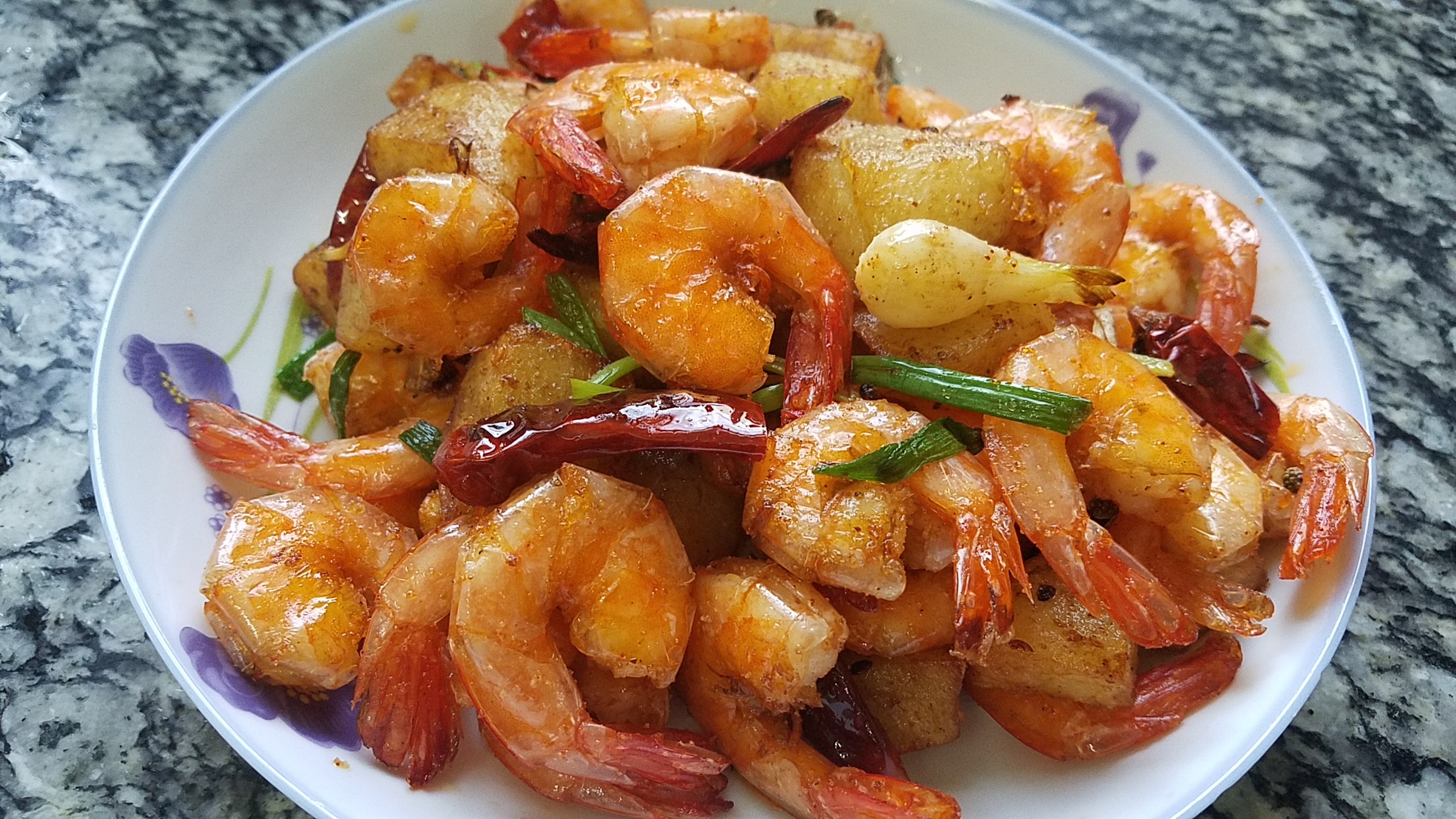 椒盐土豆虾的正确做法,椒盐土豆最好吃的做法家常