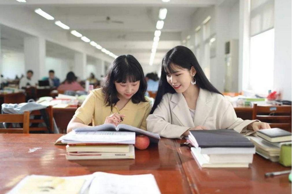 出来就是铁饭碗的八所专科学校,国内的四所好大学