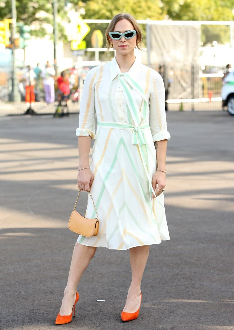 橘色鞋子怎么配西装,橘色鞋子搭配什么颜色好看