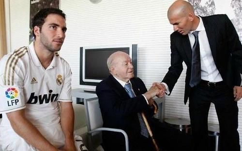 梅西拿世界杯冠军c罗成球王了,球仙梅西