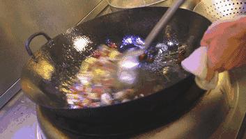 燃气灶蓝火但是火苗很长怎么弄,燃气灶燃烧火苗小怎么办