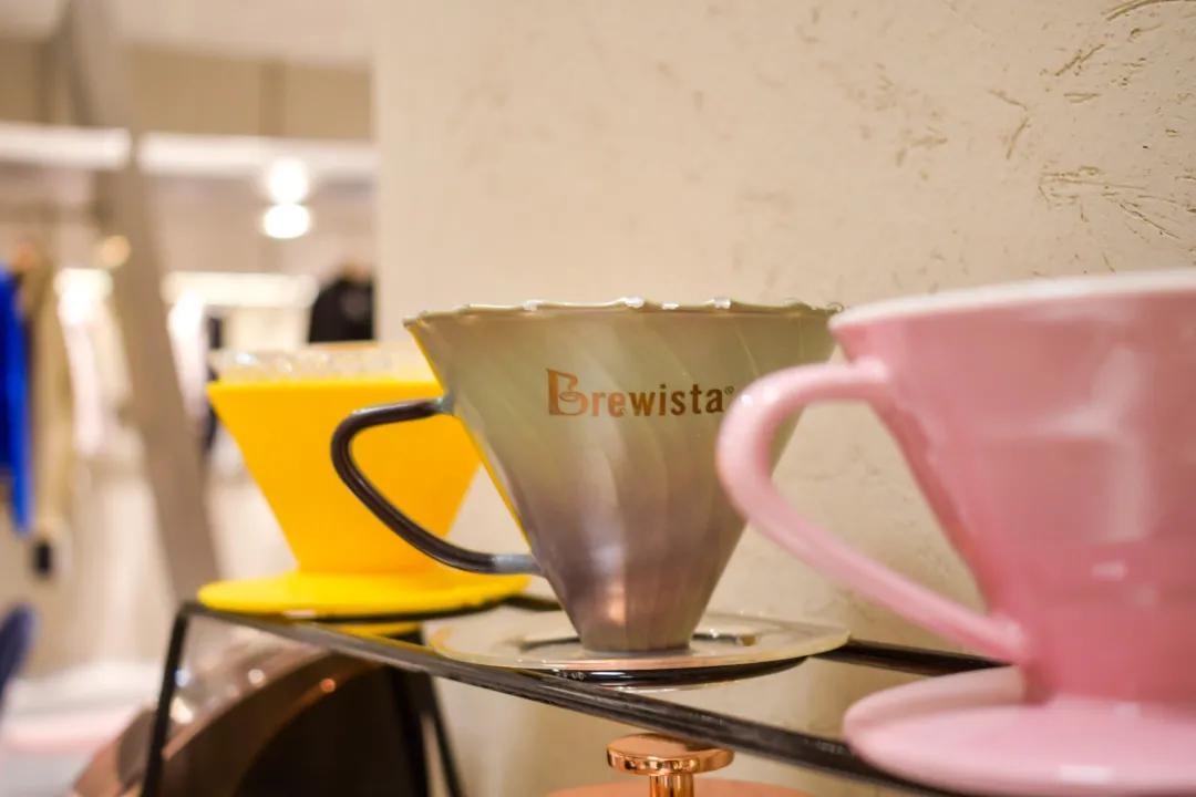 乌鲁木齐买手店有多酷？潮流搭配师坐镇，内藏咖啡吧，一秒出片