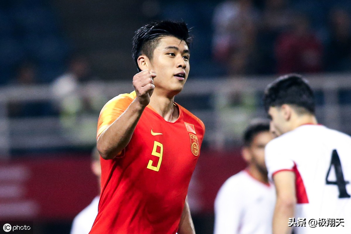 u23国足2-1马来西亚张玉宁点射,u22张玉宁完整视频